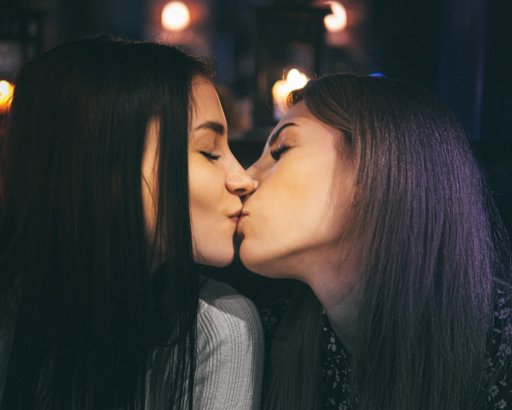 De garçon de dix-huit ans à secrétaire lesbienne, partie 6