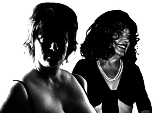 Nadine rencontre son amant en ligne.