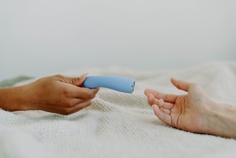 Un massage innocent se transforme en une incroyable séance érotique