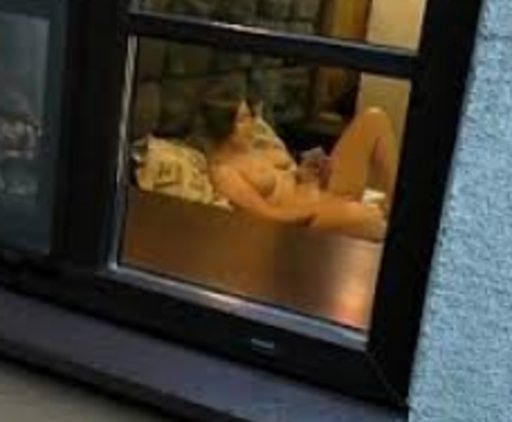 Voyeur à la fenêtre | Histoires luxuriantes