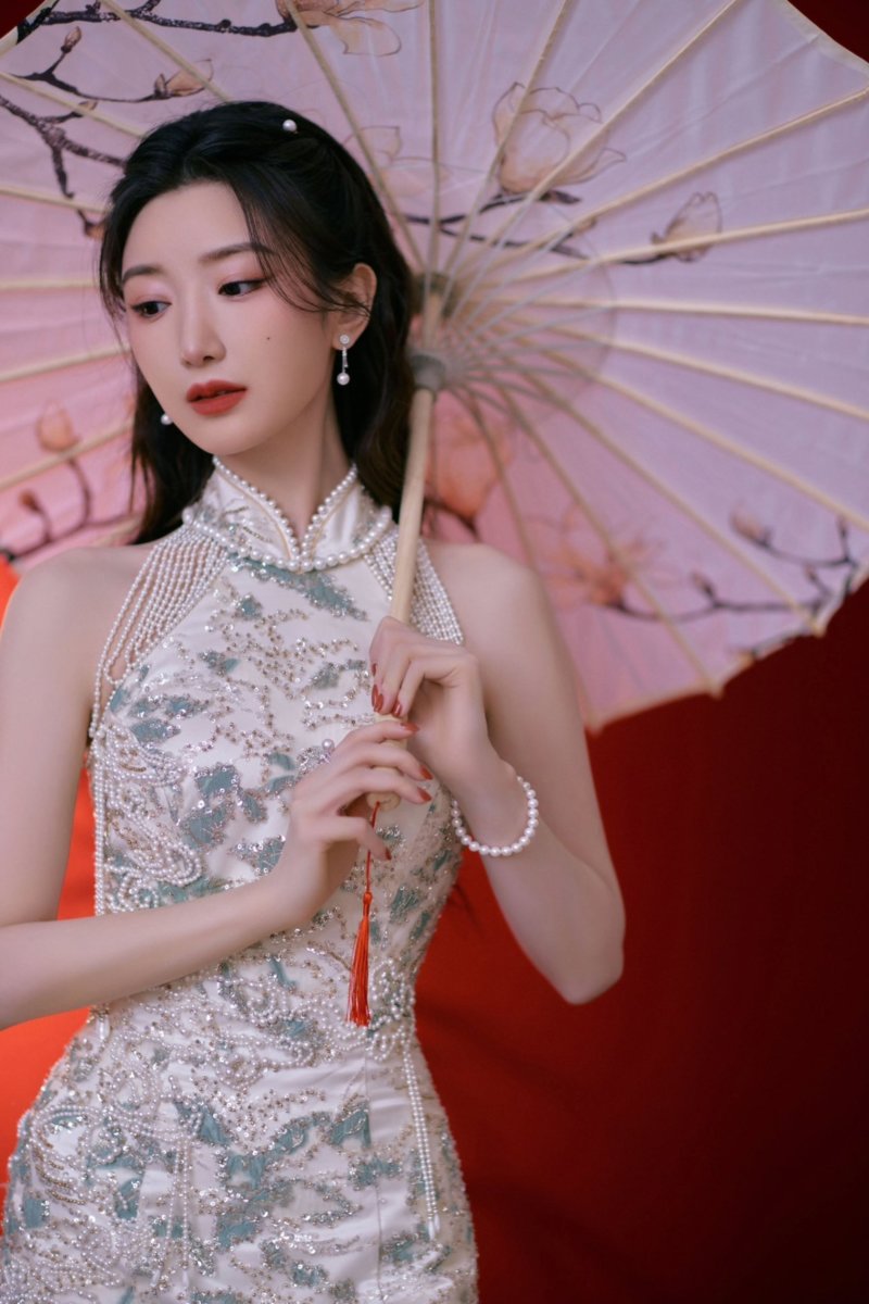 La confession d'une poupée chinoise soumise